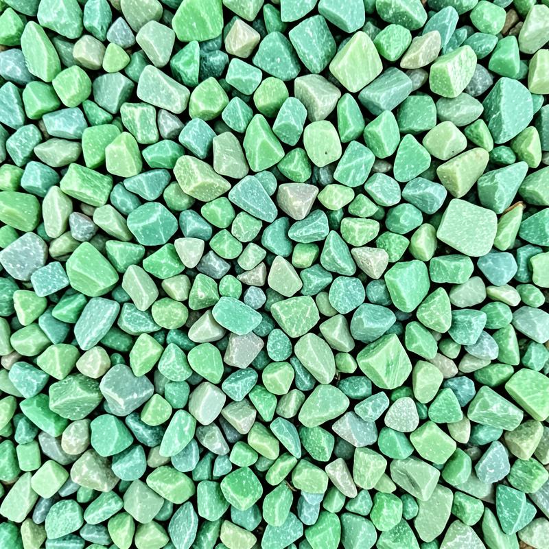 Green marble chips with mottled tones in 8-10 mm size